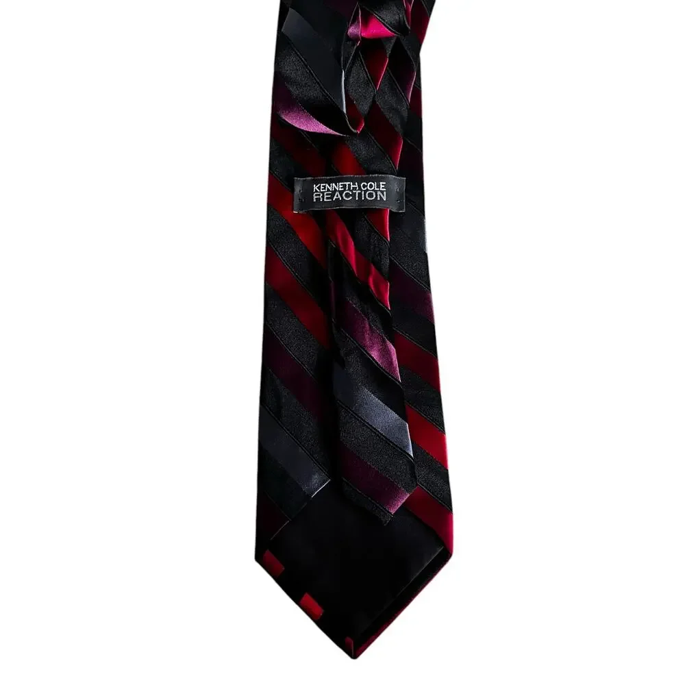 Kenneth Cole Reaction men’s 100% Silk Black Red Stripes Tie
